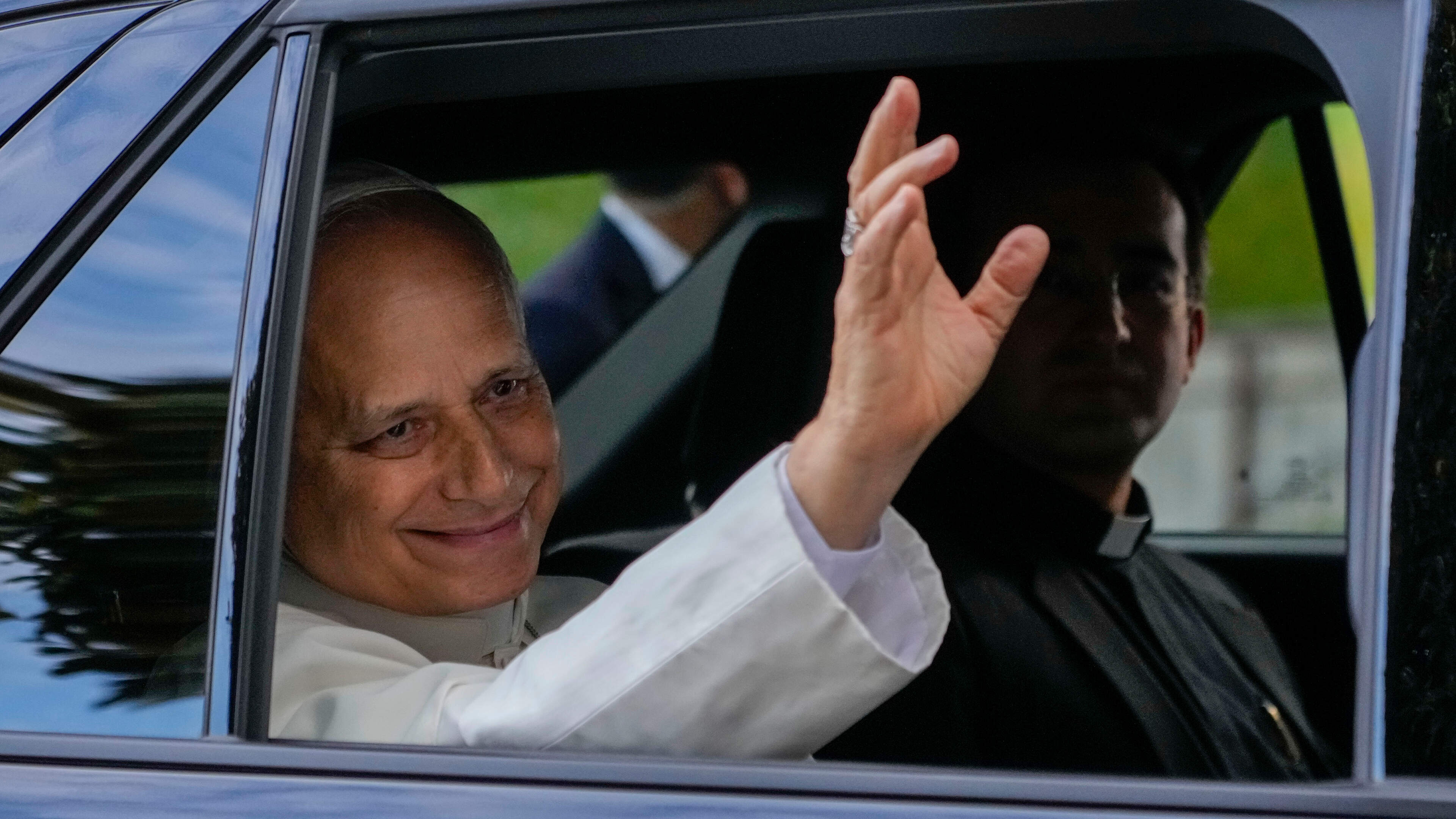 Crowds welcome Pope Leo back for Sunday blessing after cancer surgery